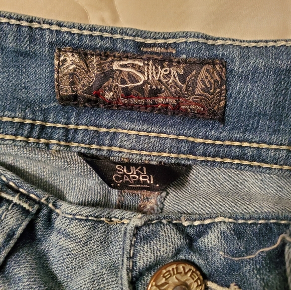 Women's Silver Jeans Distressed Suki Denim Capris - Picture 10 of 10